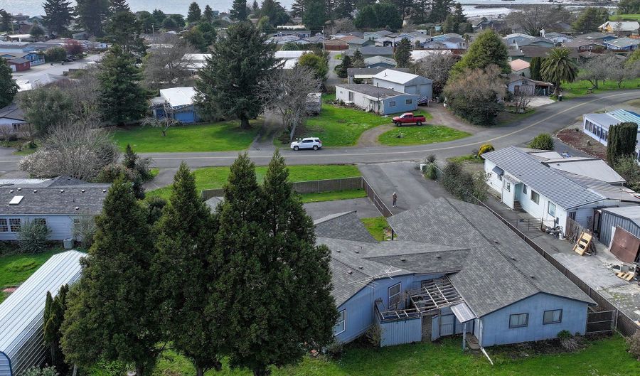 15923 BAY VIEW Dr, Brookings, OR 97415 - 3 Beds, 2 Bath