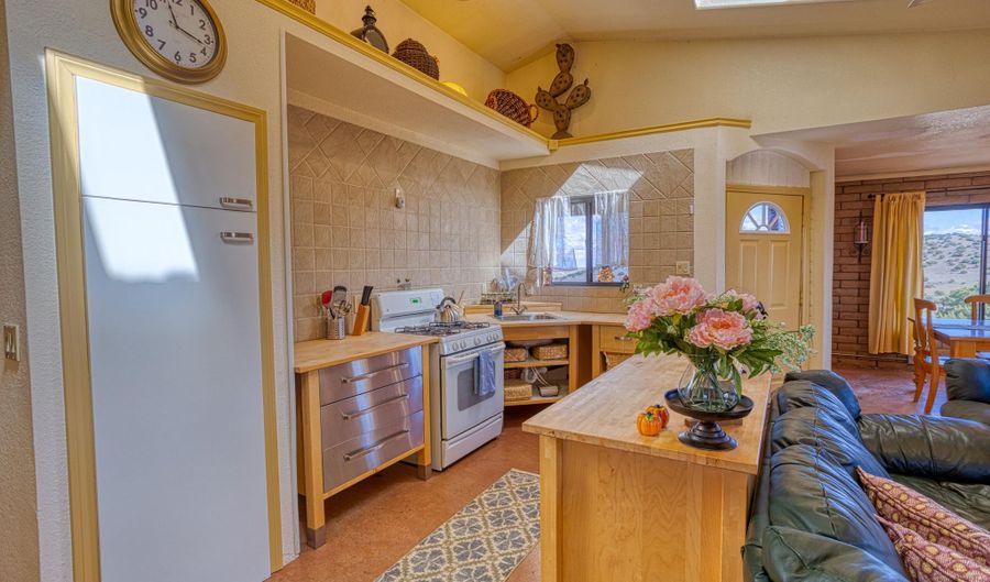 734 Maverick, Concho, AZ 85924 - 3 Beds, 1 Bath