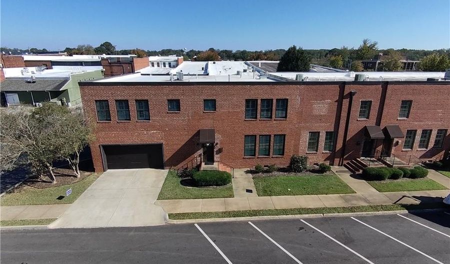 712 4TH Ave, West Point, GA 31833 - 4 Beds, 5 Bath