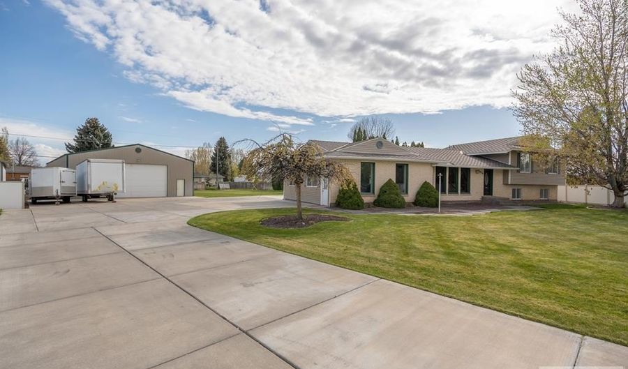 2830 S Ross Ave, Ammon, ID 83406 - 6 Beds, 4 Bath