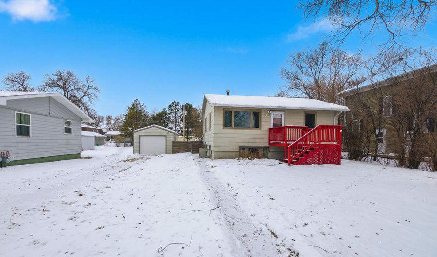 704 S Harrison St, Aberdeen, SD 57401 - 4 Beds, 2 Bath