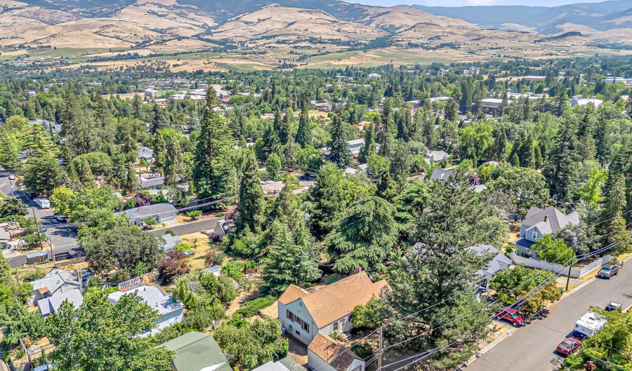 775 Forest St, Ashland, OR 97520 - 2 Beds, 1 Bath