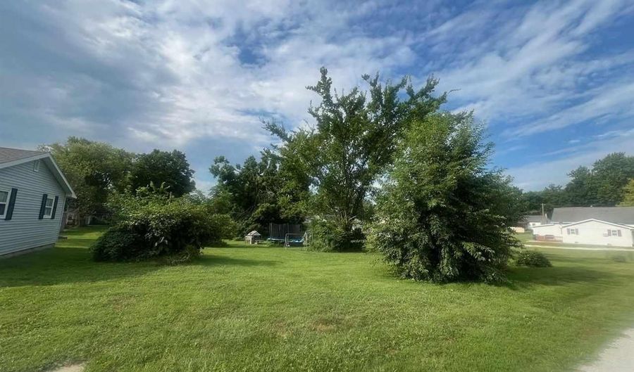 202 W Walnut St, Bainbridge, IN 46105 - 3 Beds, 1 Bath