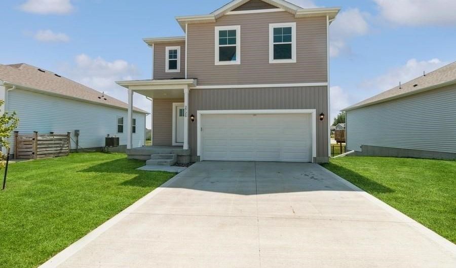 2725 NW 41st St, Ankeny, IA 50023 - 3 Beds, 3 Bath