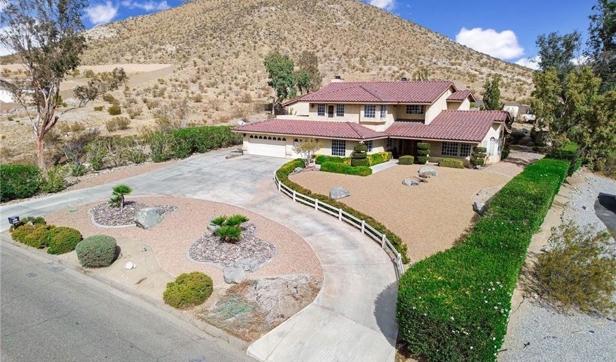 18032 Ohna Rd, Apple Valley, CA 92307 - 5 Beds, 3 Bath
