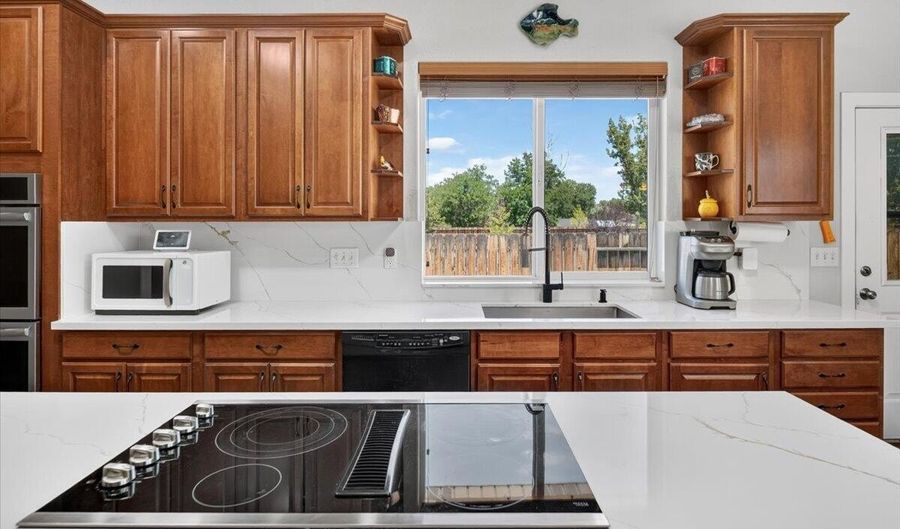 1027 McLean Rd, Fallon, NV 89406 - 3 Beds, 2 Bath
