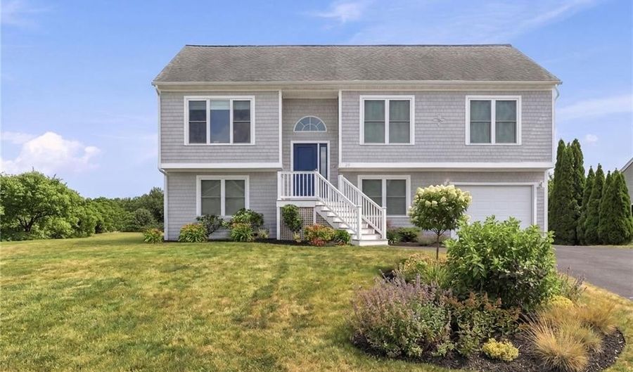 39 Hope Ln, Narragansett, RI 02882 - 4 Beds, 3 Bath