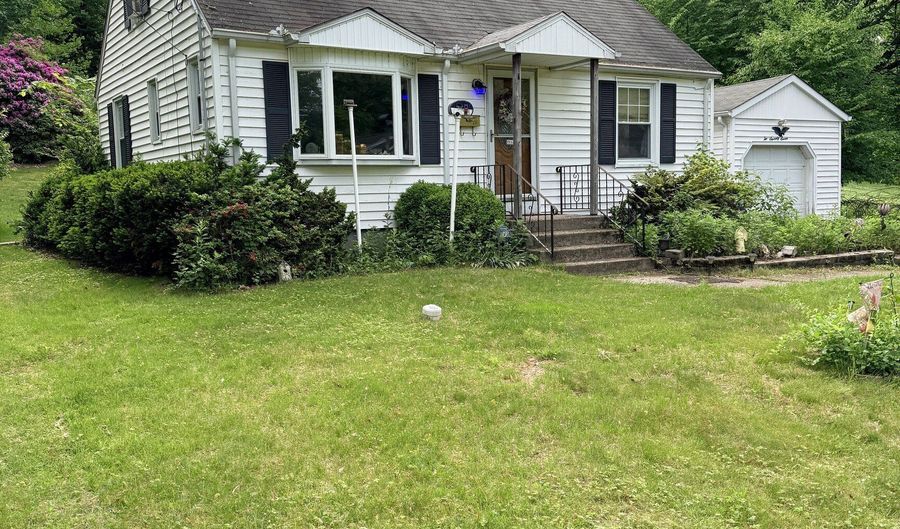 277 Mechanic St, Bristol, CT 06010 - 3 Beds, 1 Bath
