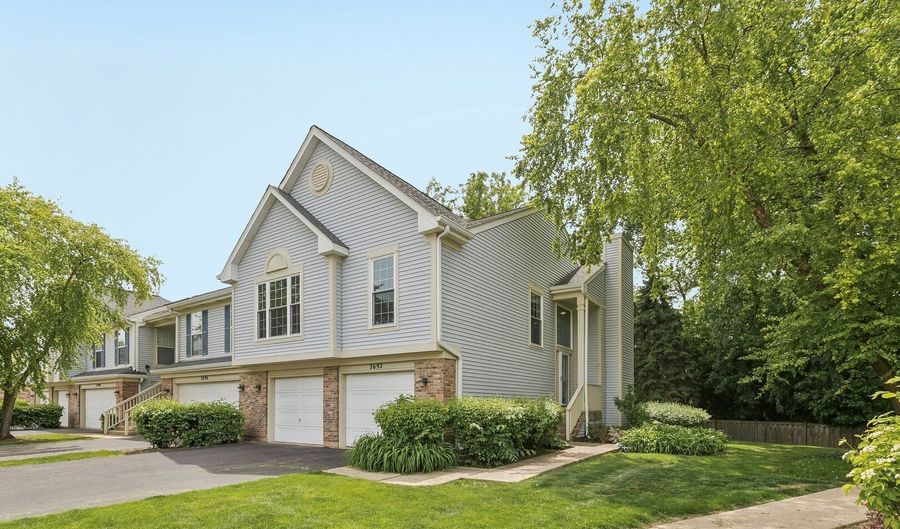 2692 S Embers Ln, Arlington Heights, IL 60005 - 4 Beds, 3 Bath
