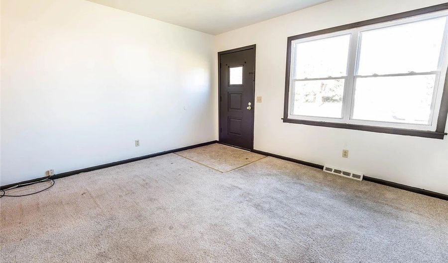 111 Sunshine Dr, Amherst, NY 14222 - 3 Beds, 1 Bath