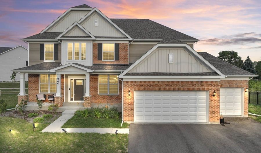 940 Treeline Dr, Algonquin, IL 60102 - 5 Beds, 3 Bath