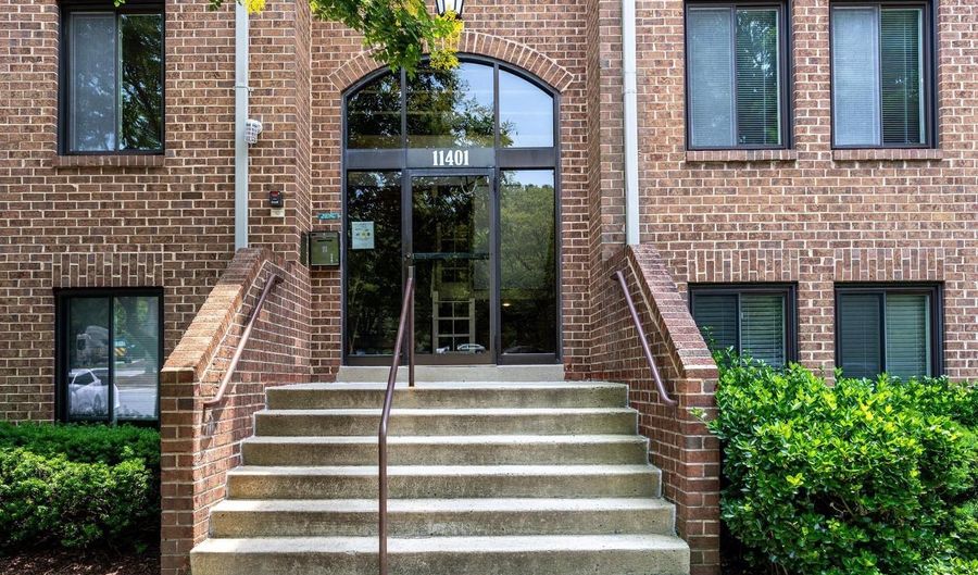 11401 COMMONWEALTH Dr #204, Rockville, MD 20852 - 2 Beds, 2 Bath
