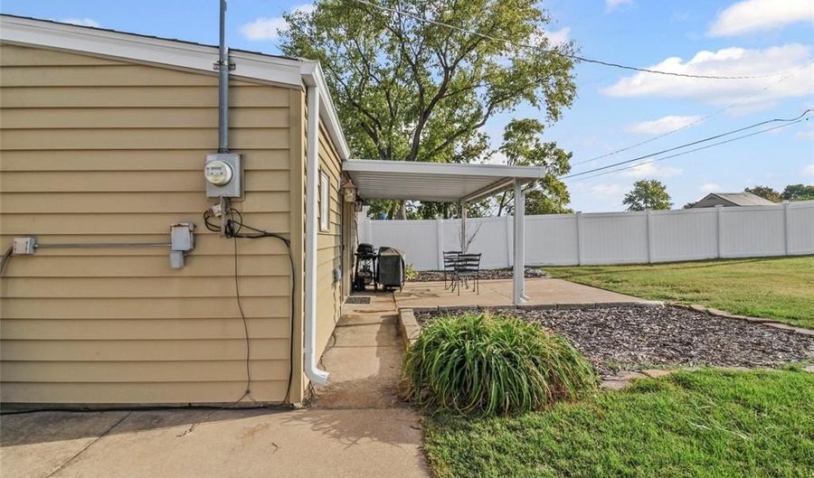 9862 Glenmont Dr, Affton, MO 63123 - 2 Beds, 1 Bath