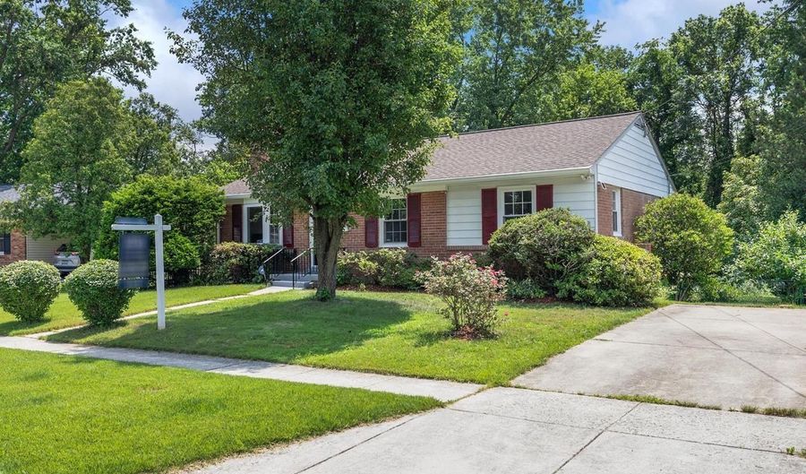 10525 EDGEMONT Dr, Adelphi, MD 20783 - 4 Beds, 2 Bath