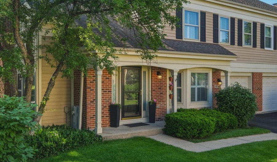 1934 N Charter Point Dr, Arlington Heights, IL 60004 - 2 Beds, 3 Bath