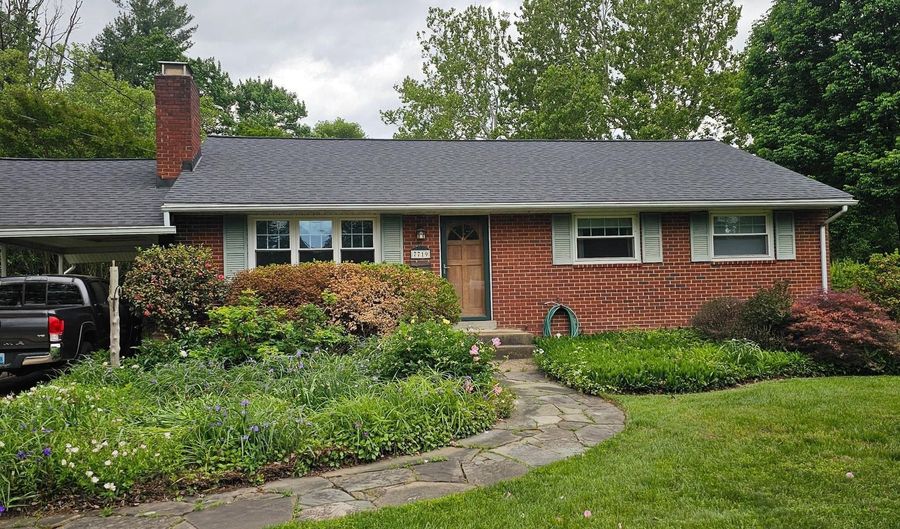 7719 HERITAGE Dr, Annandale, VA 22003 - 3 Beds, 2 Bath