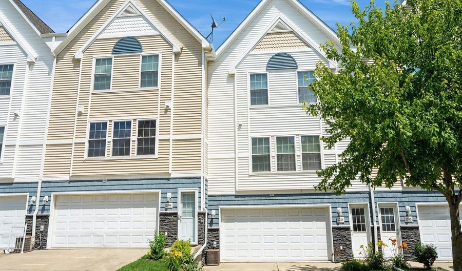 1246 SE Village View Ln, Ankeny, IA 50021 - 2 Beds, 2 Bath