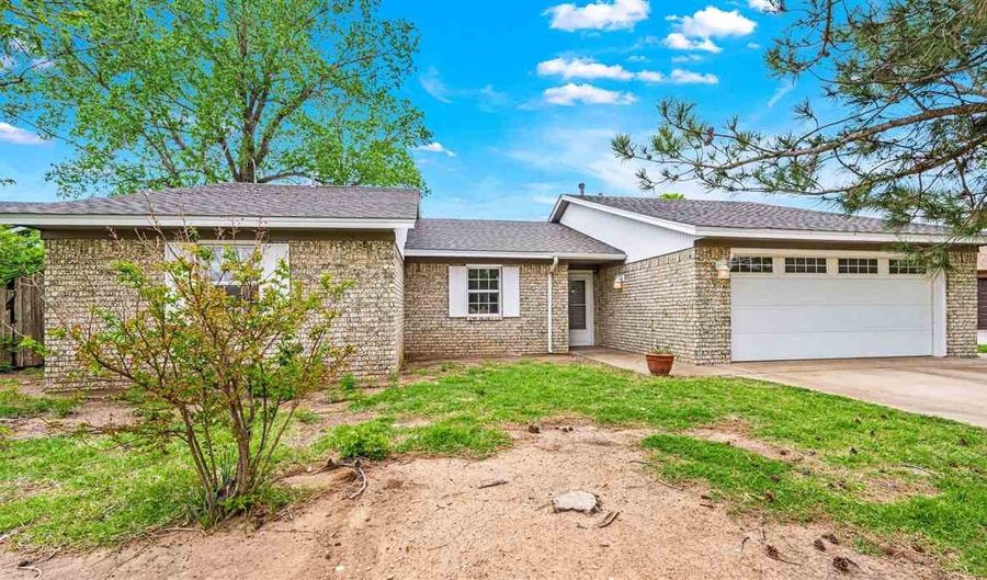 300 Pintail Cir, Altus, OK 73521 - 3 Beds, 2 Bath