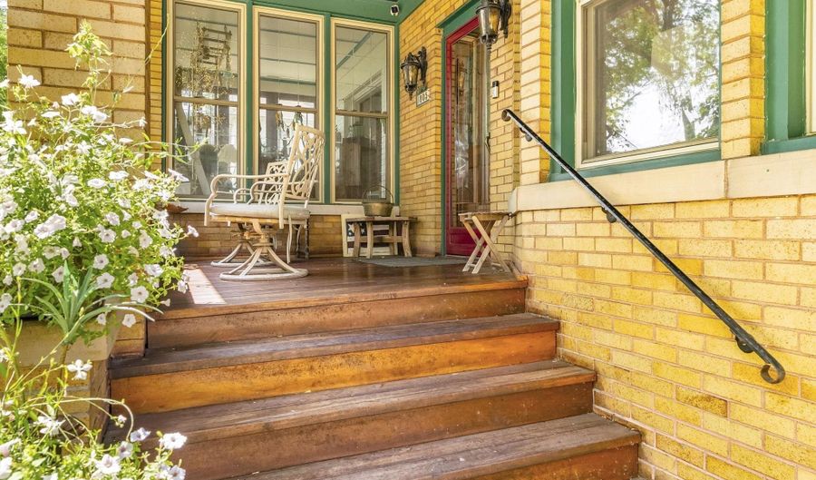 1805 ST Clair River Dr, Algonac, MI 48001 - 4 Beds, 3 Bath