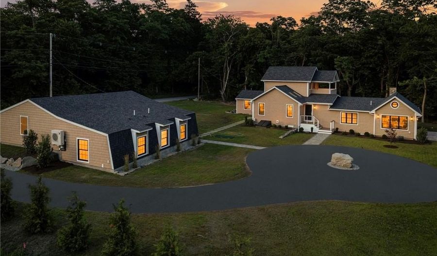 91 Carr Ln, Jamestown, RI 02835 - 5 Beds, 5 Bath