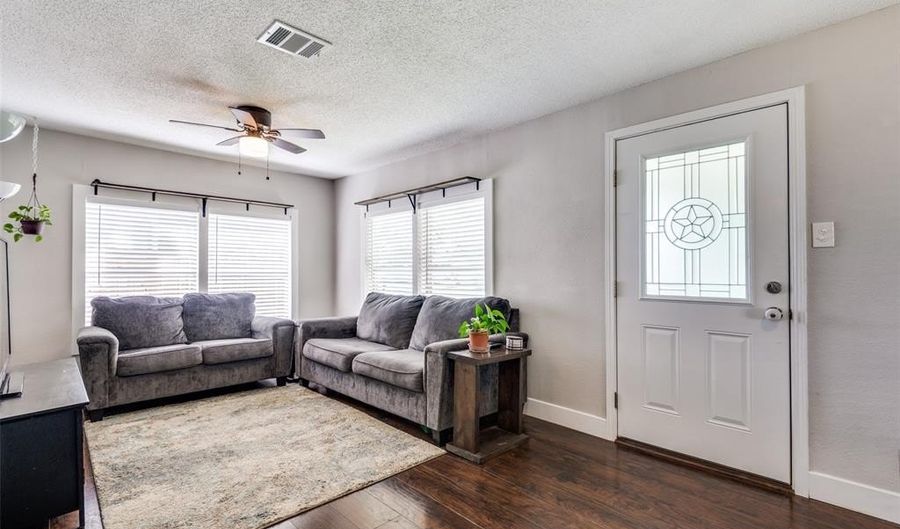 201 E Davis Ave, Alvarado, TX 76009 - 3 Beds, 1 Bath