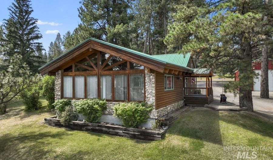 739 S Main St, Cascade, ID 83611 - 3 Beds, 1 Bath