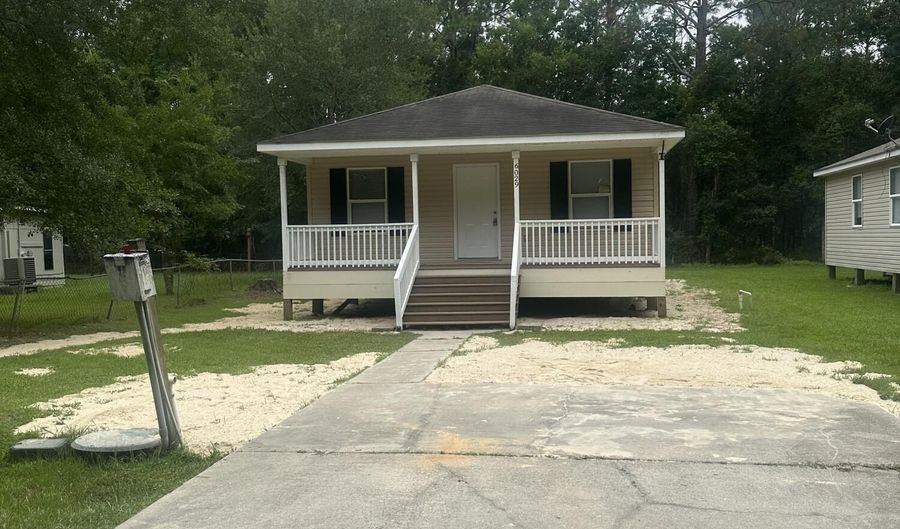 6029 W Hinds St, Bay St. Louis, MS 39520 - 3 Beds, 2 Bath