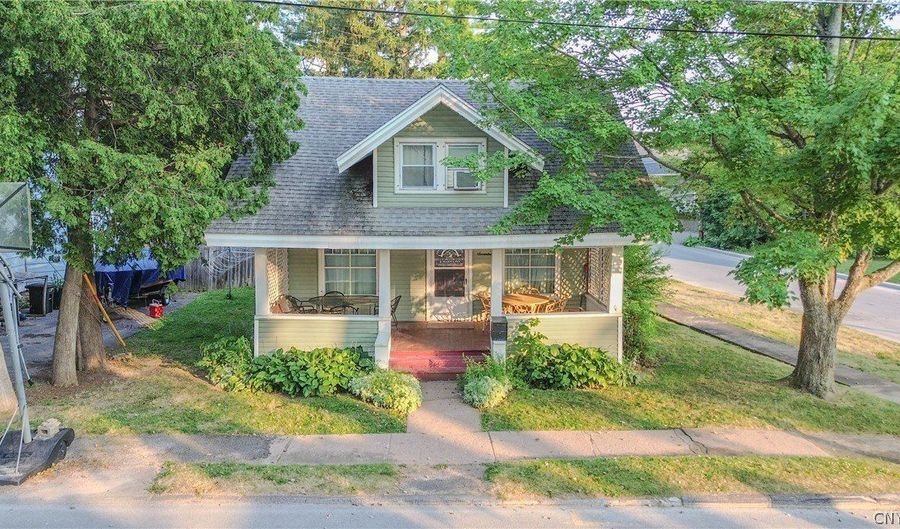 17 Crossmon St, Alexandria Bay, NY 13607 - 3 Beds, 1 Bath