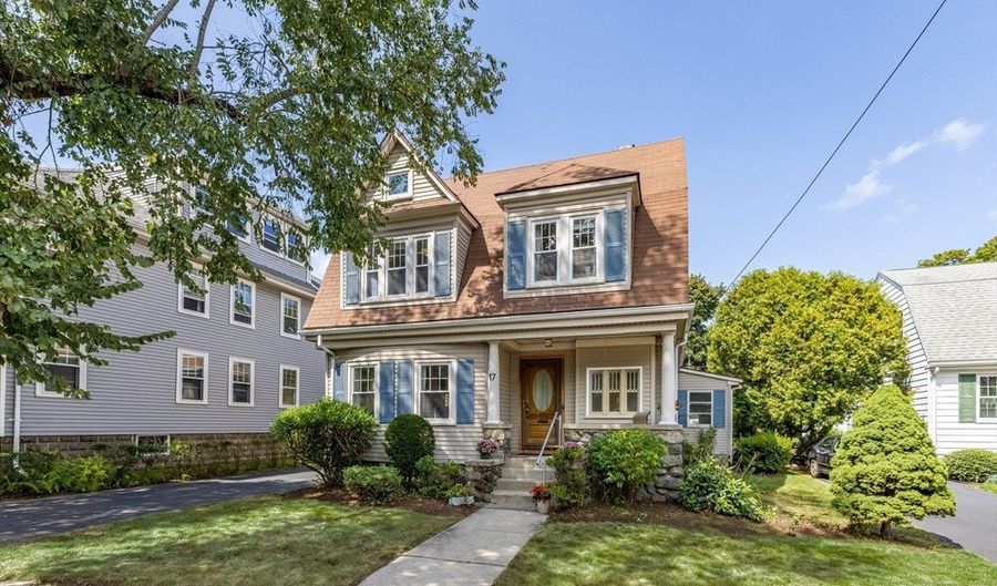 17 Ripley Rd, Belmont, MA 02478 - 4 Beds, 2 Bath