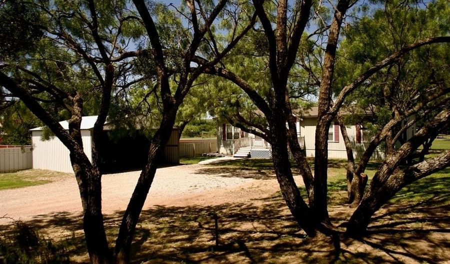 748 Williams St, Albany, TX 76430 - 3 Beds, 2 Bath