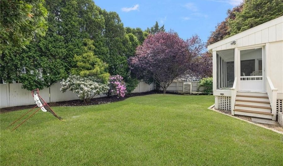 8 SCHOOL HOUSE Rd, Narragansett, RI 02882 - 3 Beds, 3 Bath