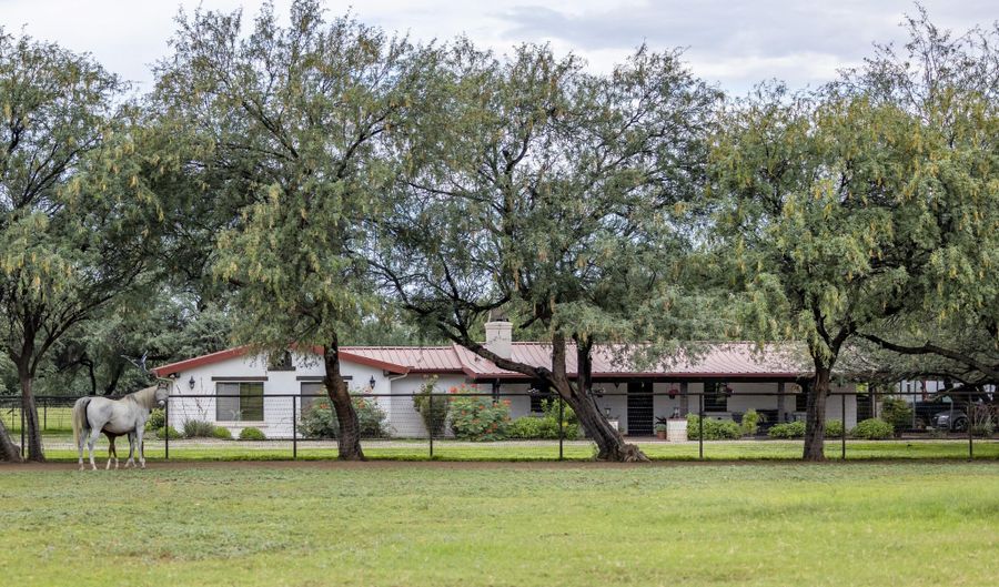 3155 W Elephant Head Rd, Amado, AZ 85645 - 3 Beds, 3 Bath