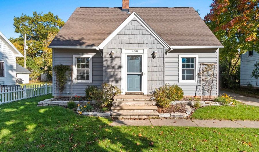 430 E GLENDALE Ave, Appleton, WI 54911 - 3 Beds, 2 Bath