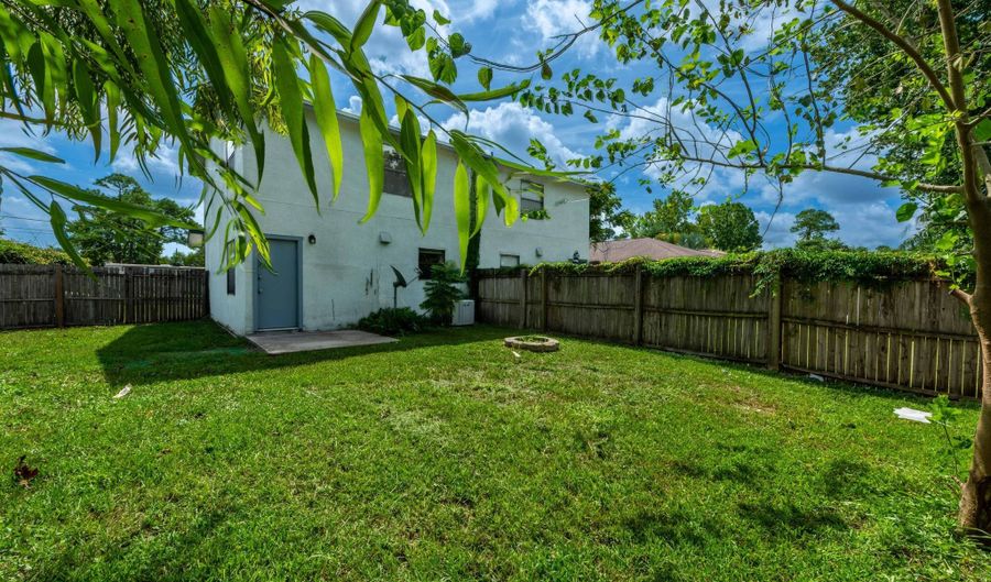 890 HIBISCUS St, Atlantic Beach, FL 32233 - 2 Beds, 2 Bath