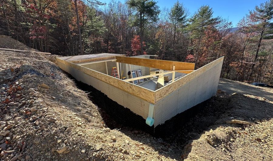 LAURA Court, Basye, VA 22810 - 4 Beds, 5 Bath