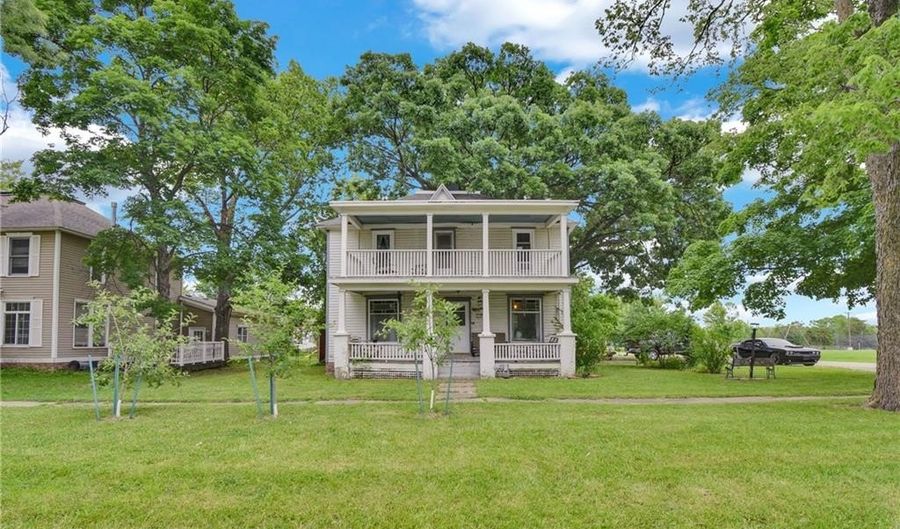 118 7th St, Baldwin City, KS 66006 - 4 Beds, 2 Bath