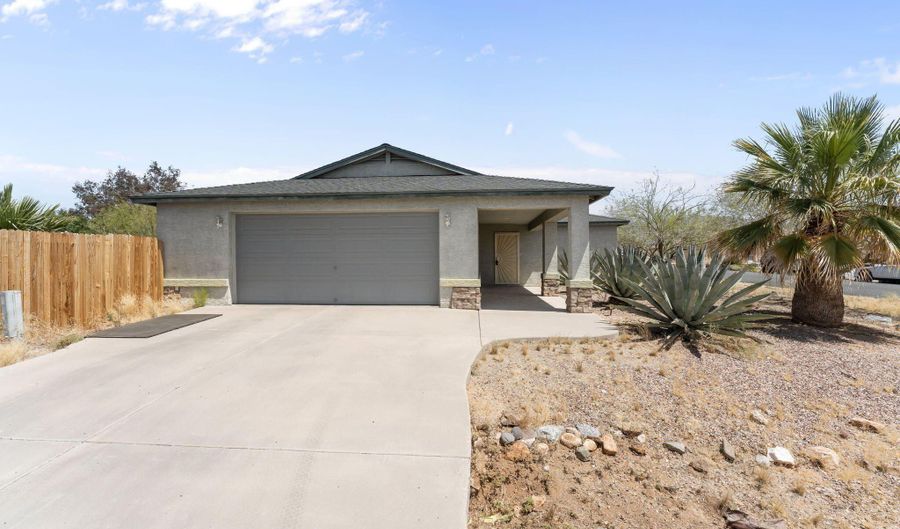 27144 S BENNETT Way, Congress, AZ 85332 - 3 Beds, 2 Bath
