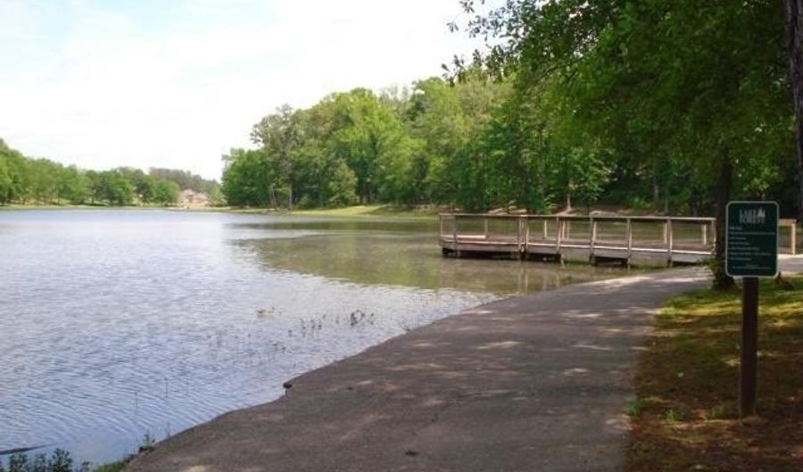121 SCENIC LAKE Dr, Alabaster, AL 35114 - 5 Beds, 4 Bath