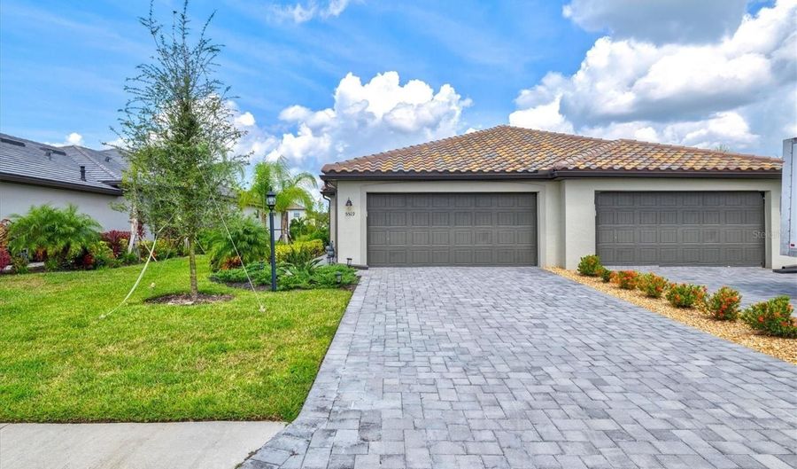 15519 SUNNY DAY Dr, Bradenton, FL 34211 - 2 Beds, 2 Bath