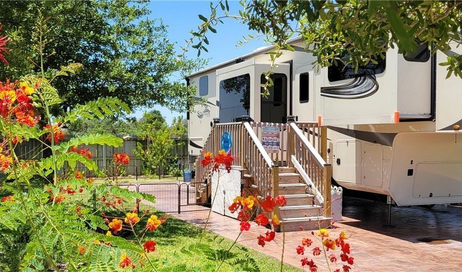 55 Augusta Cir, Aransas Pass, TX 78336 - 1 Beds, 1 Bath