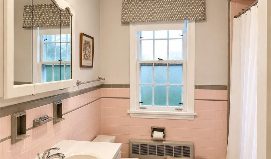 1000 Hope St, Bristol, RI 02809 - 2 Beds, 1 Bath