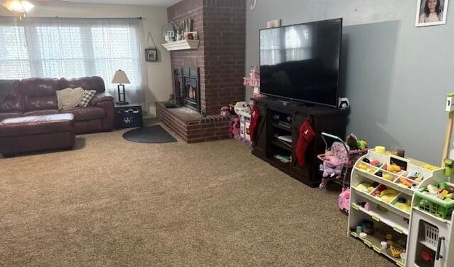 220 S Park Ave, Aurora, MO 65605 - 3 Beds, 2 Bath