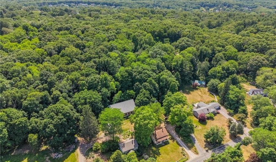 366 Abbott Valley Run Rd, Cumberland, RI 02864 - 3 Beds, 1 Bath