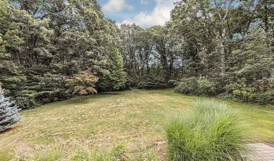 5 Strawberry Ln, Billerica, MA 01821 - 4 Beds, 3 Bath