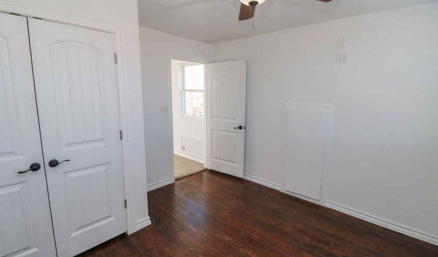 1007 Avenue E, Abernathy, TX 79311 - 4 Beds, 3 Bath