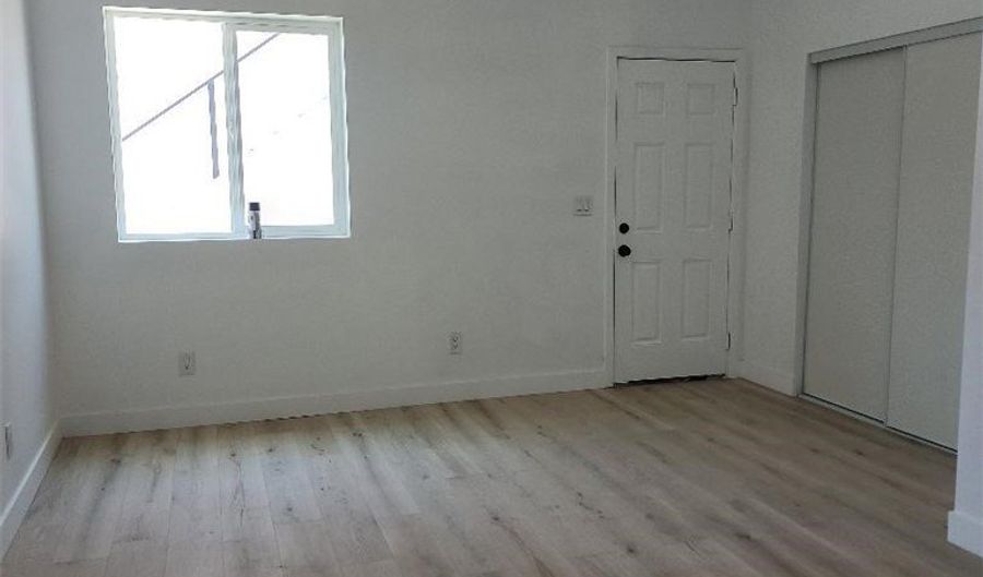 10531 Alexander Ave, South Gate, CA 90280 - 6 Beds, 4 Bath