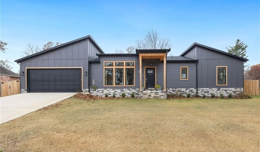14 Stoneykirk Dr, Bella Vista, AR 72715 - 3 Beds, 2 Bath