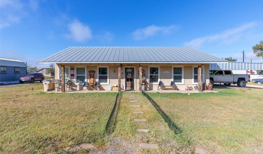 1502 Avenue N, Anson, TX 79501 - 3 Beds, 2 Bath