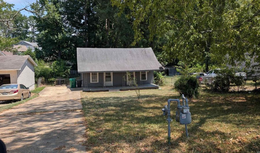 2115 Wright Ave, Benton, AR 72015 - 2 Beds, 1 Bath