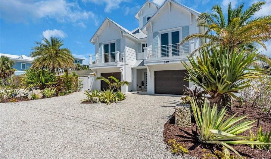 229 WILLOW Ave, Anna Maria, FL 34216 - 5 Beds, 5 Bath